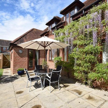 Wisteria Way, Tangmere Exterior photo